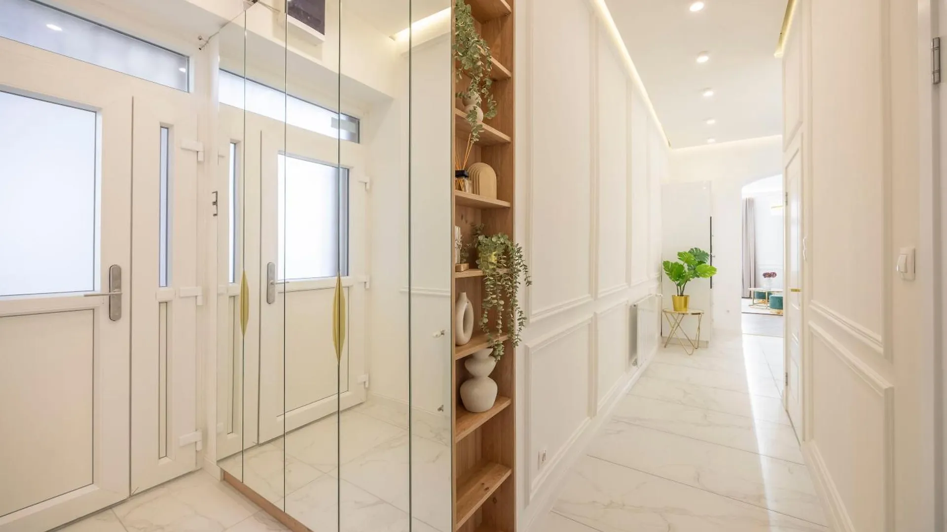 Luxurious Charming E47 City Center Suite By Prestige Homes Будапешт