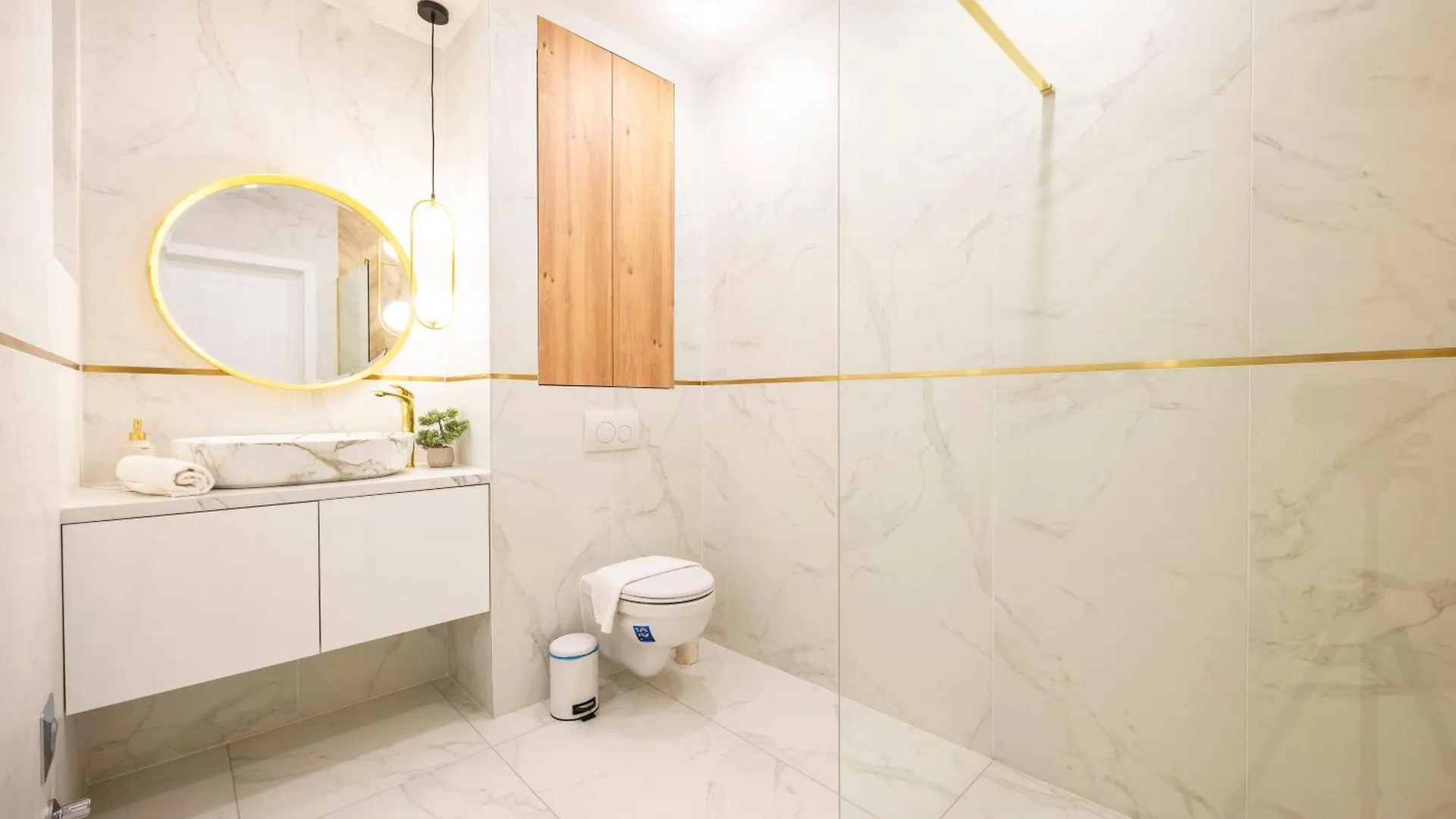 Апартаменты Luxurious Charming E47 City Center Suite By Prestige Homes Будапешт