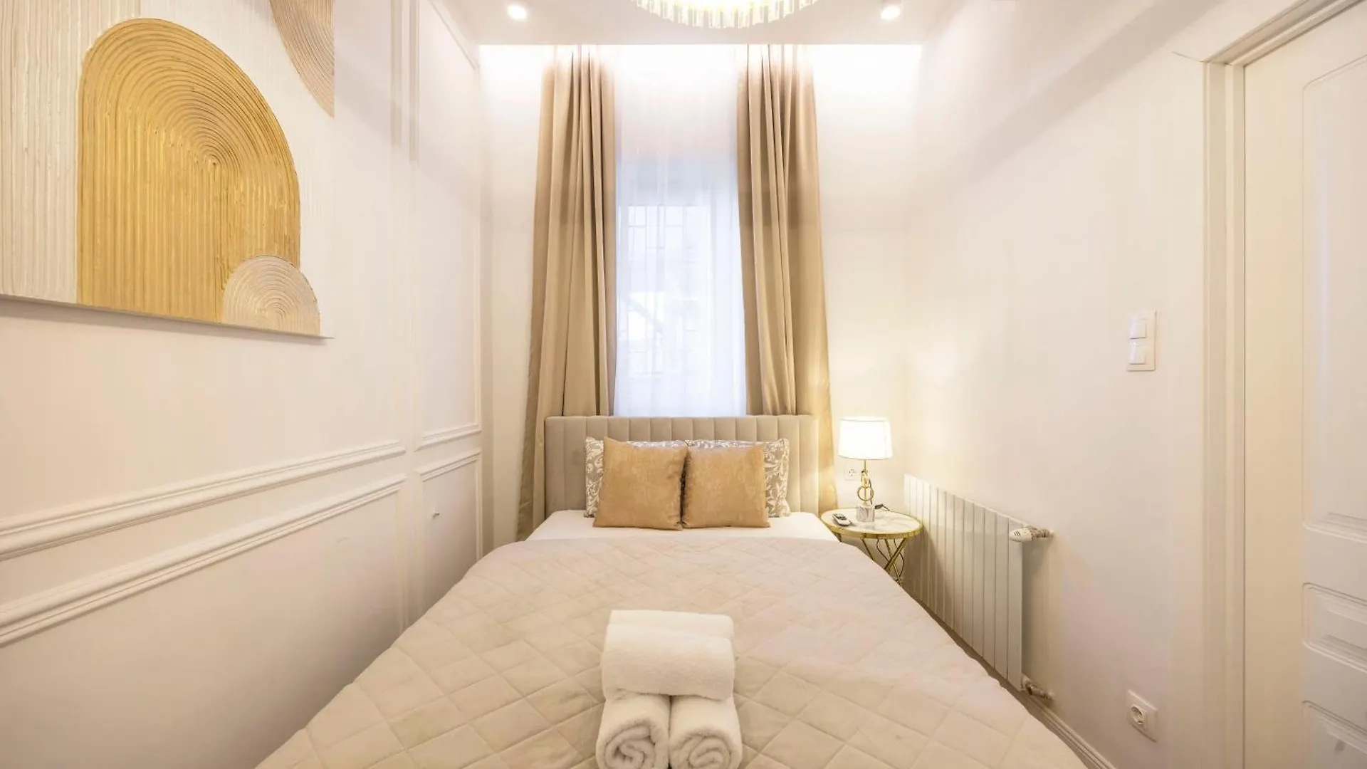 Luxurious Charming E47 City Center Suite By Prestige Homes Будапешт 0*,  Венгрия