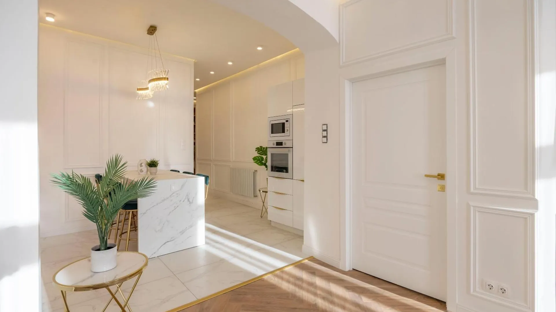 Luxurious Charming E47 City Center Suite By Prestige Homes Будапешт Венгрия