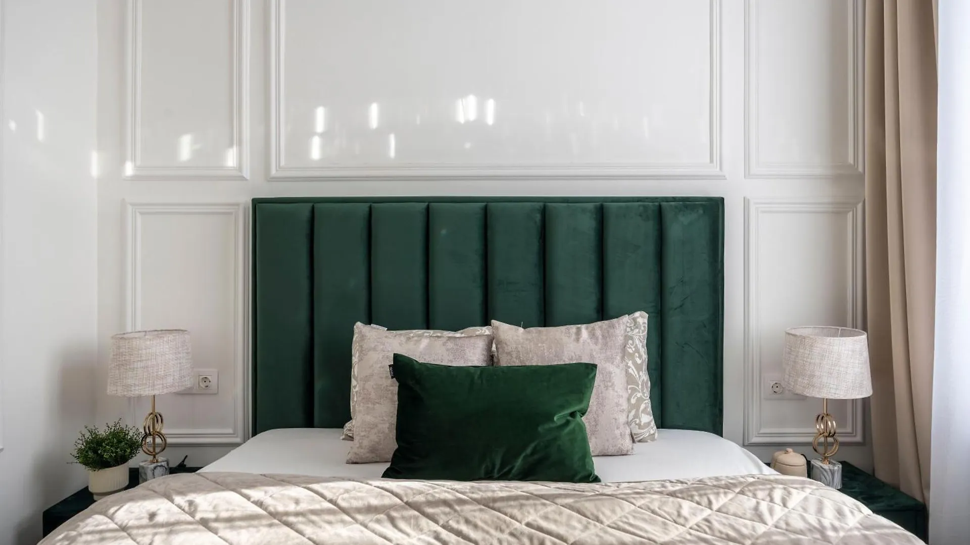 Luxurious Charming E47 City Center Suite By Prestige Homes Будапешт