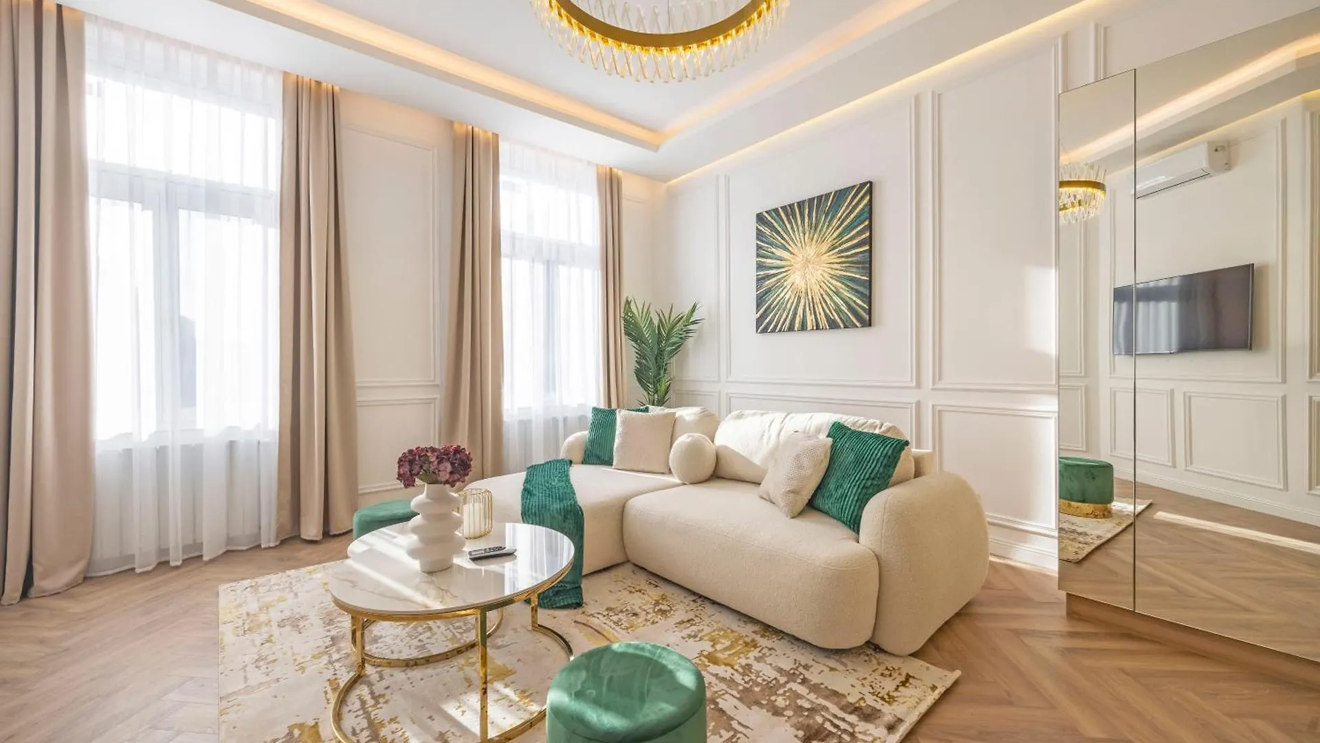 Luxurious Charming E47 City Center Suite By Prestige Homes Будапешт