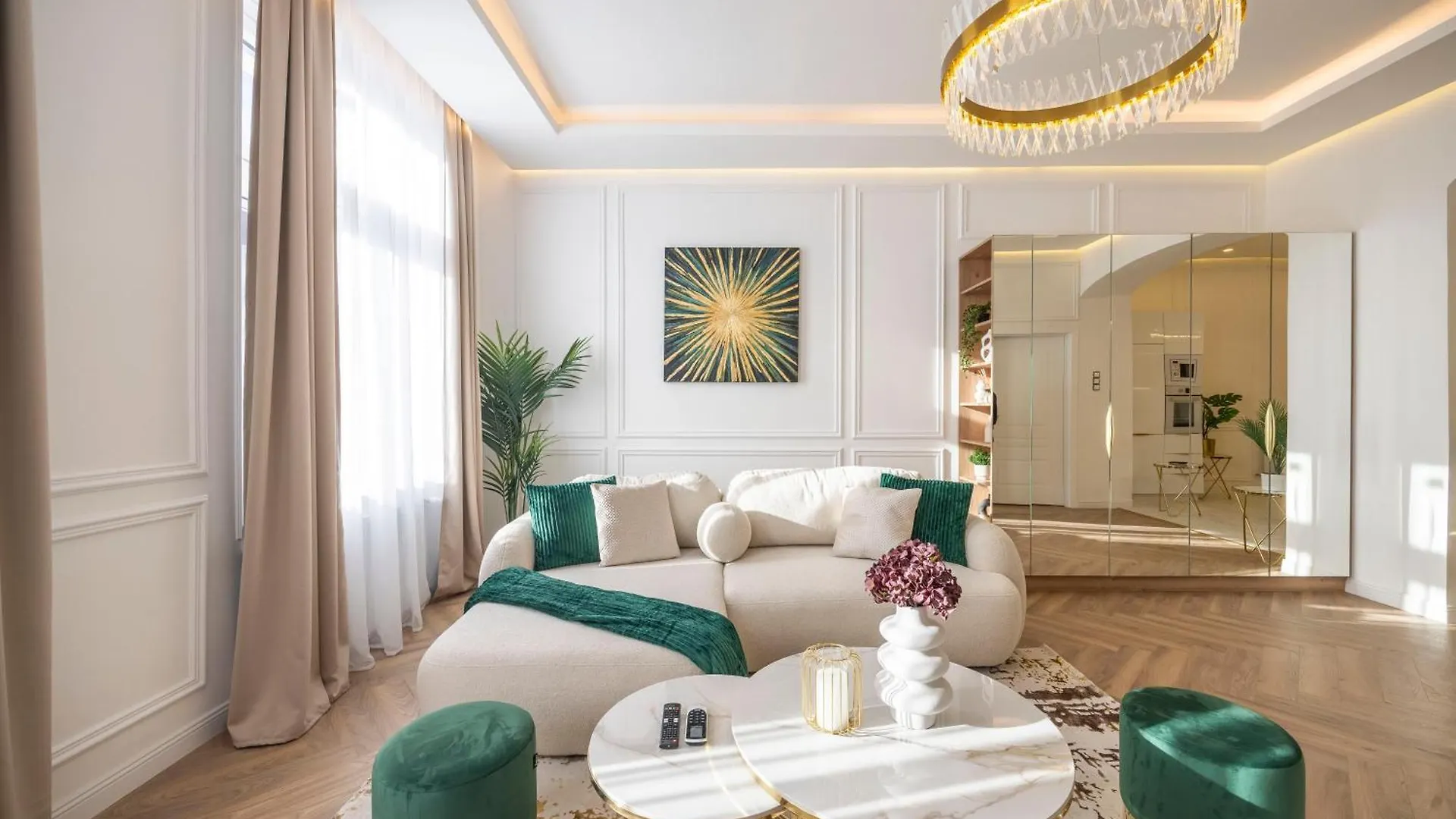Luxurious Charming E47 City Center Suite By Prestige Homes Будапешт